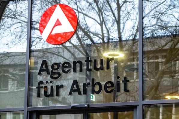 Rückgang der Arbeitslosigkeit im September – Bätzing-Lichtenthäler: „Die Transformationsbegleitung stärkt Beschäftigte in ganz Rheinland-Pfalz für den Wandel in der Arbeitswelt“ Rückgang der Arbeitslosigkeit im September – Bätzing-Lichtenthäler: „Die Transformationsbegleitung stärkt Beschäftigte in ganz Rheinland-Pfalz für den Wandel in der Arbeitswelt“