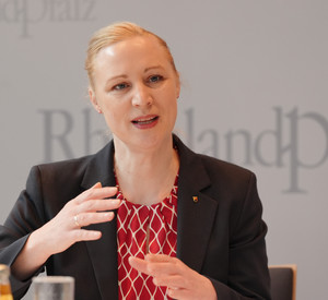 Arbeitsministerin Dörte Schall