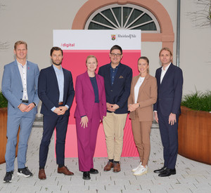 Ministerin Schall mit Vertreterinnen und Vertretern der Telekommunikationsunternehmen
