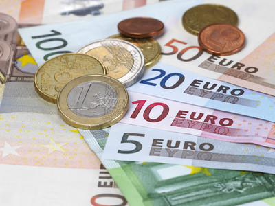 Euros in Scheinen und Münzen