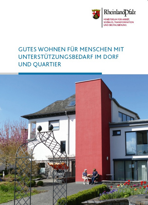 Symbolbild: Auf dem Deckblatt der Broschüre zu "Gutes Wohnen in Dorf und Quartier" ist ein weißes Wohnhaus mit rotem Schornstein zu sehen. Das Haus steht in einem Garten und die Sonne scheint. Auf der Bank vor dem Haus sitzen eine ältere Dame mit weißem Haar und einem gestreiften T-Shirt  sowie eine Frau mit dunkelblondem Haar und einem blauen T-Shirt. Es wirkt, als würden sie sich unterhalten.