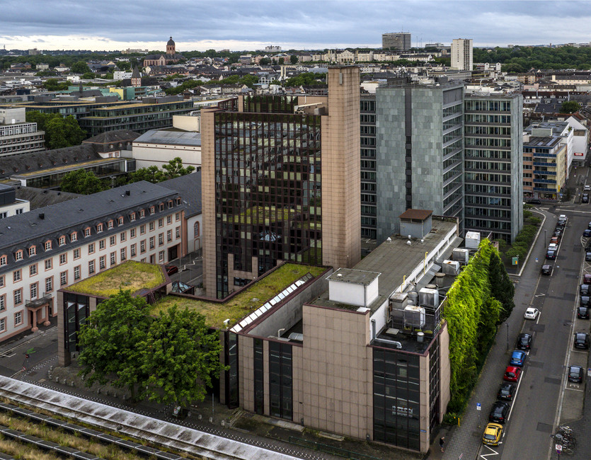 Luftaufnahme des Ministeriums für Arbeit, Soziales, Transformation und Digitalisierung